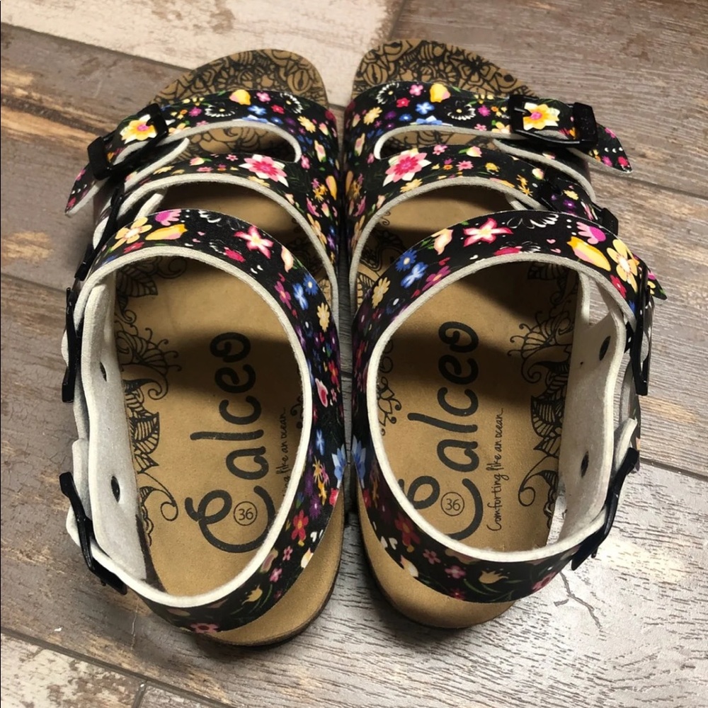 Sandals - Picture 2 of 8